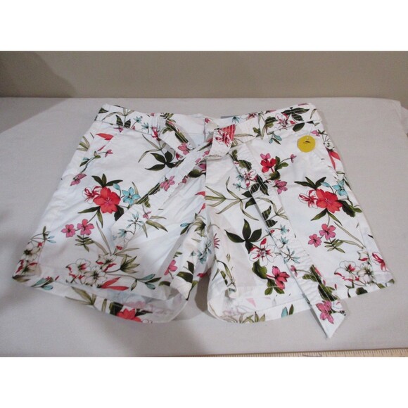 NWT Liz Claiborne Short Women Floral Sz 10 White MSRP $37.00 Tropical Safari - Picture 3 of 4